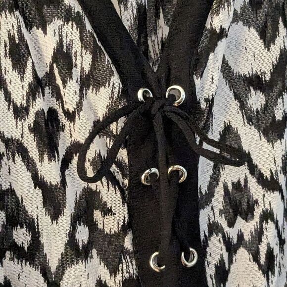 INC International Concepts Top Women's sz M Lace-up Black White Mesh Abstract - Picture 4 of 7